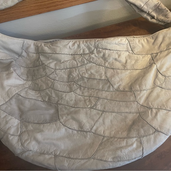 The softest gray leather De.De bag. - Picture 2 of 16